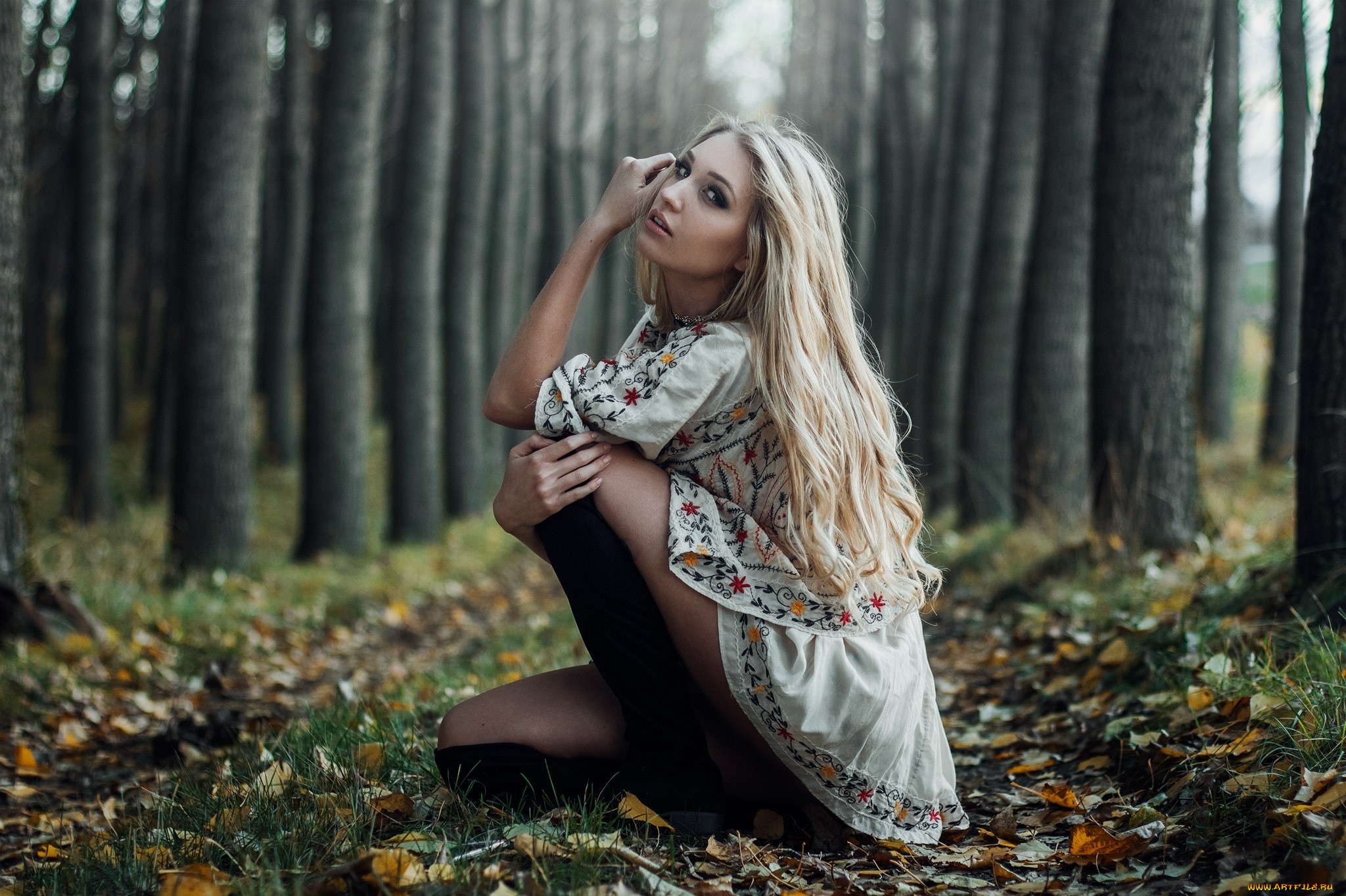 Русскую блондинку на природе. Девушка в лесу. Тематические фотосессии на природе. Фотосессия в лесу. Фотосессия девушки.